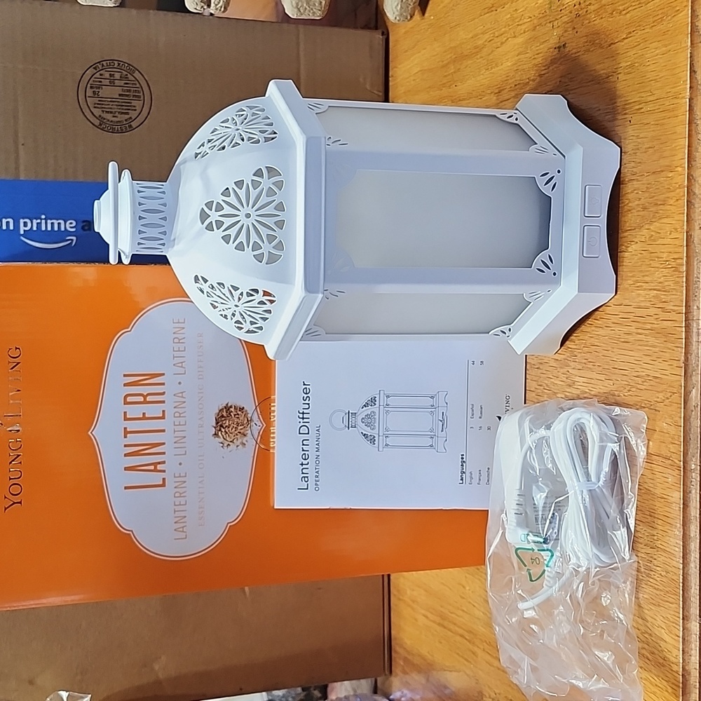 Young Living White Lantern Ultrasonic essential oil Diffuser NEW!